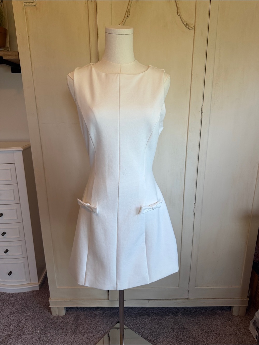 Lena White Sleeveless A-Line Bow Pocket Dress